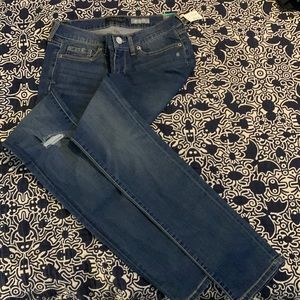Aeropostal skinny jeans- w/ stretch and ‘hole’ in rt knee
